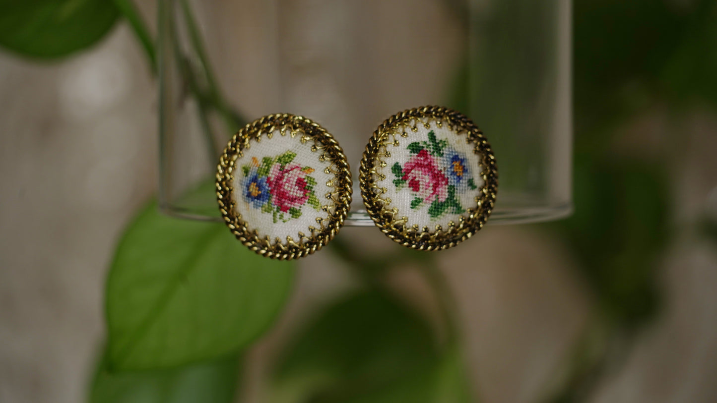 Mini needlepoint bouquet