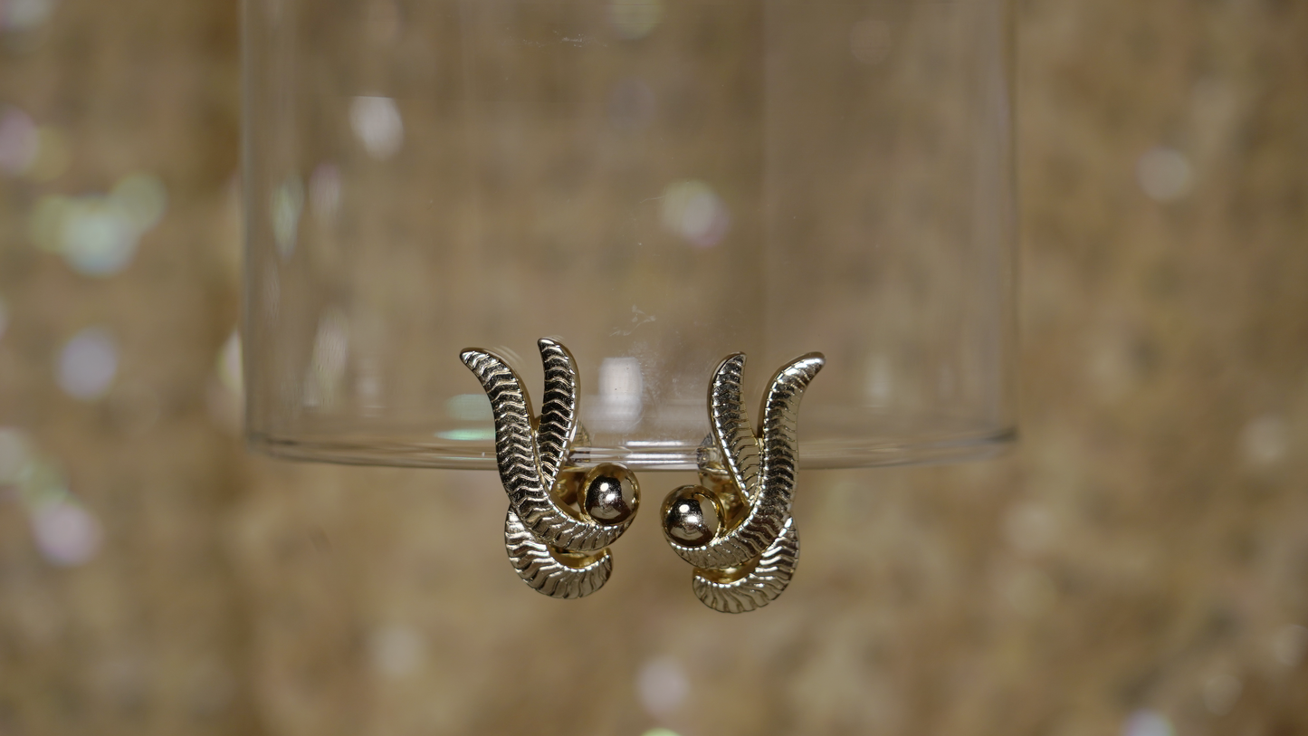 Golden ribbon earrings