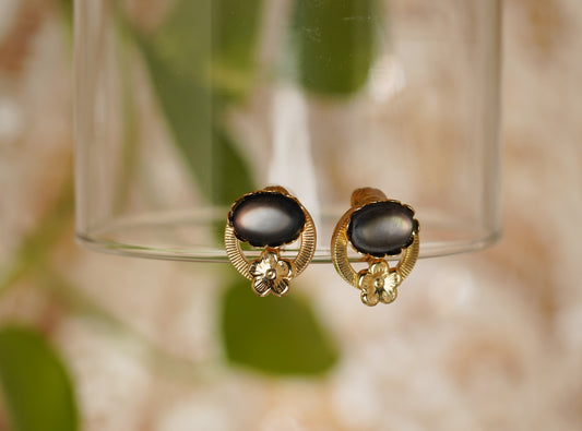 Black stone daisy earrings