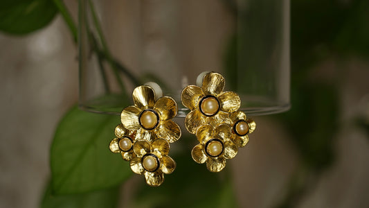 Golden bouquet with pearl center earrings
