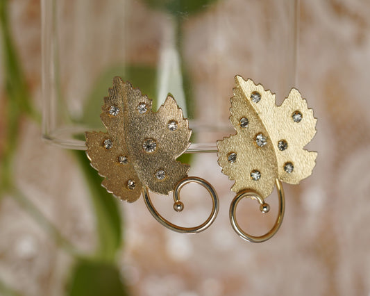 Twinkling gold leaves earrings